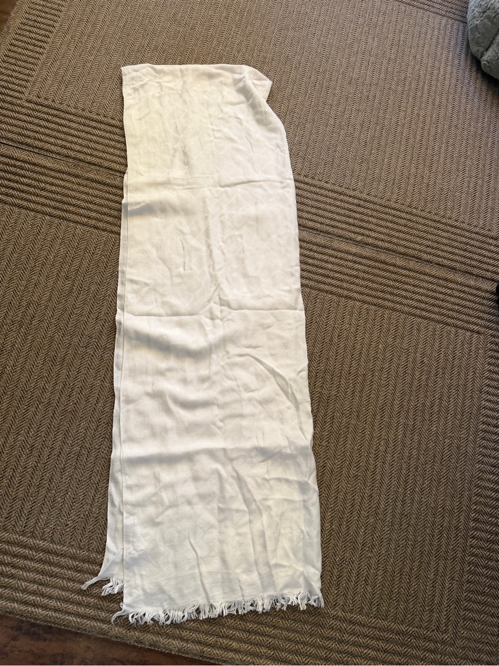 Vineyard Vines White Silk-Cotton Blend Scarf with Pink Logo